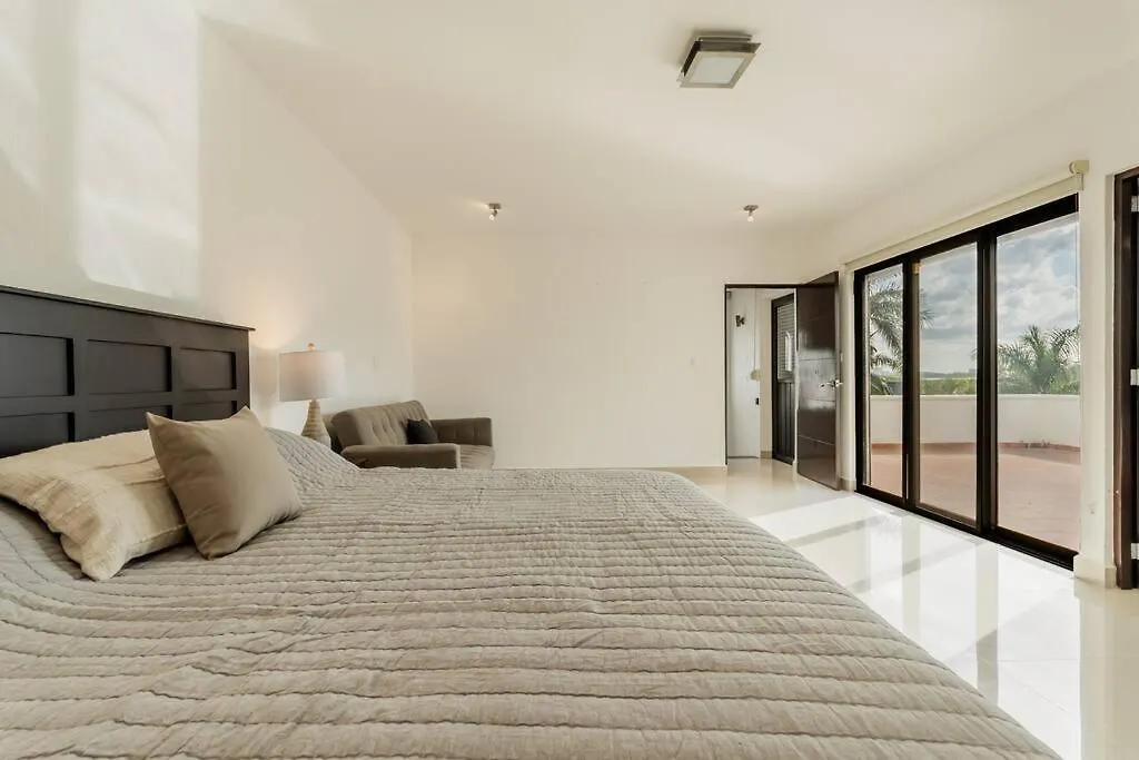 Stylish Lagoon Front Villa By Casa Paraiso Cancún