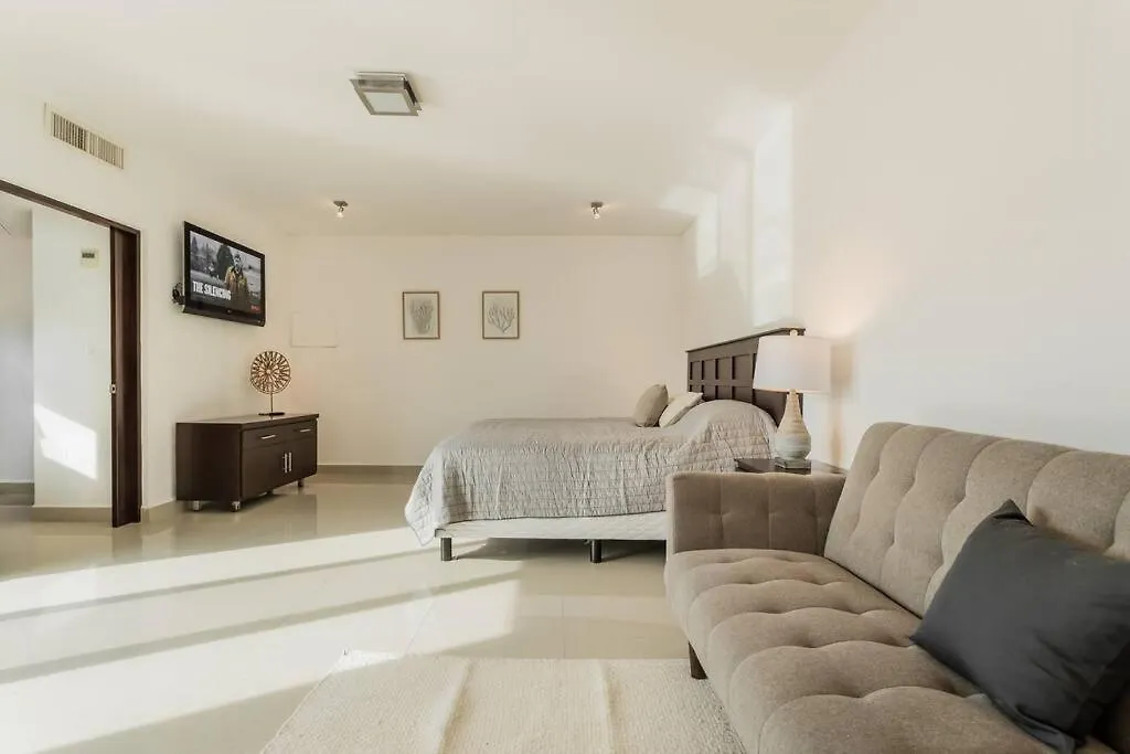 Stylish Lagoon Front Villa By Casa Paraiso Cancún 0*,  México