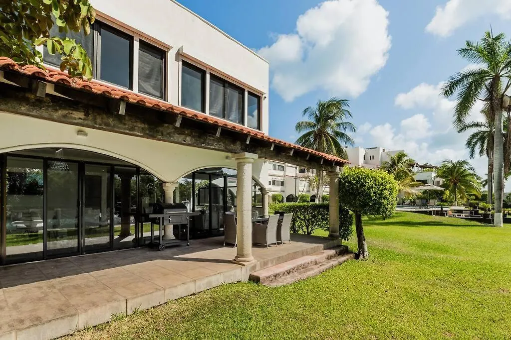 Stylish Lagoon Front Villa By Casa Paraiso Cancún 0*,