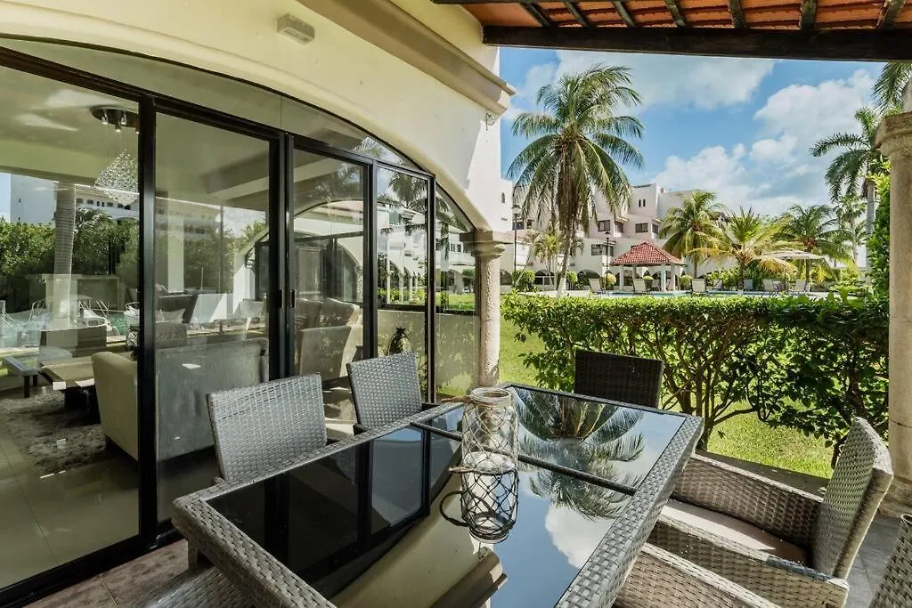 Stylish Lagoon Front Villa By Casa Paraiso Cancun